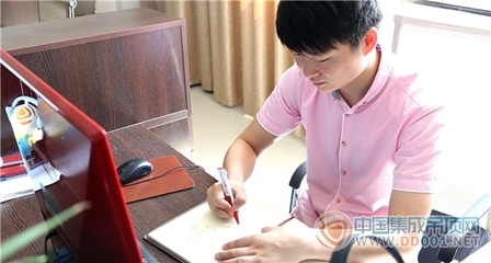 走進(jìn)世紀(jì)豪門,向普通人致敬-再出發(fā)新聞-再出發(fā)-中國集成吊頂網(wǎng)-集成吊頂十大品牌|打造集成吊頂行業(yè)最好的門戶網(wǎng)站